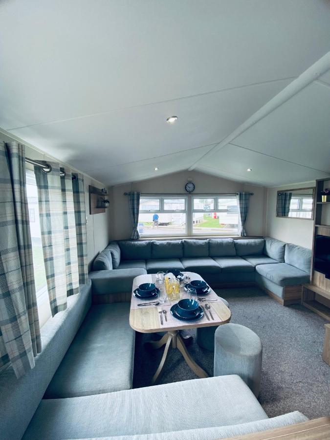 8 Bed Sun Decked Caravan Unlimited High Speed Wifi And Fun At Seawick Holiday Park Clacton-on-Sea Exteriör bild