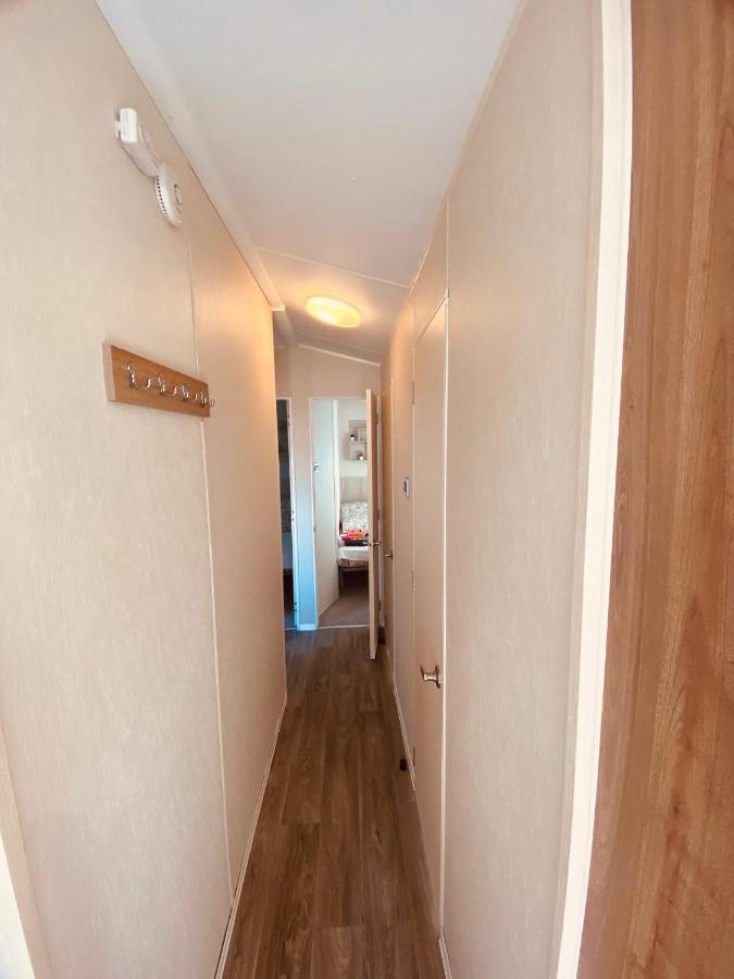 8 Bed Sun Decked Caravan Unlimited High Speed Wifi And Fun At Seawick Holiday Park Clacton-on-Sea Exteriör bild