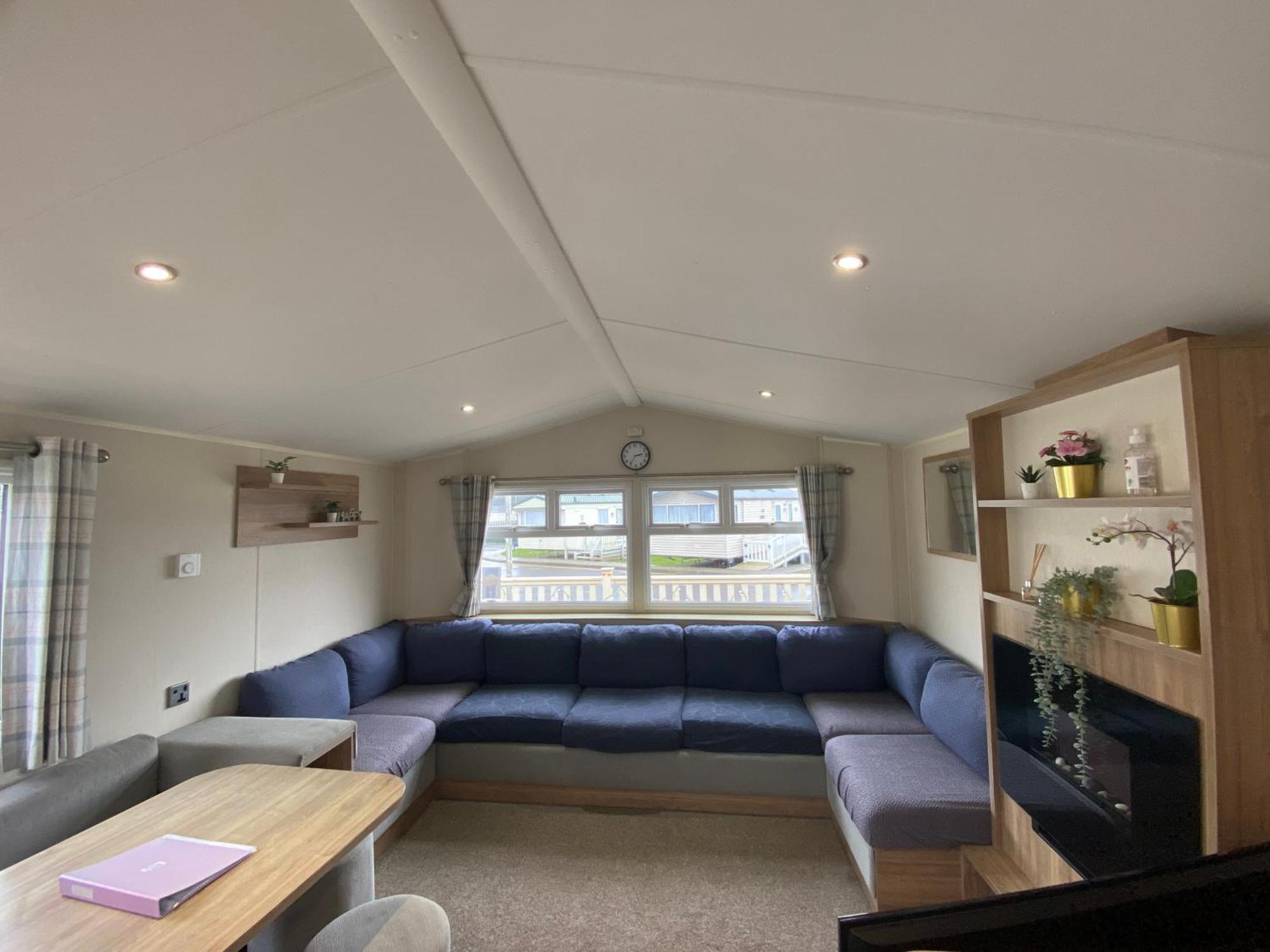 8 Bed Sun Decked Caravan Unlimited High Speed Wifi And Fun At Seawick Holiday Park Clacton-on-Sea Exteriör bild